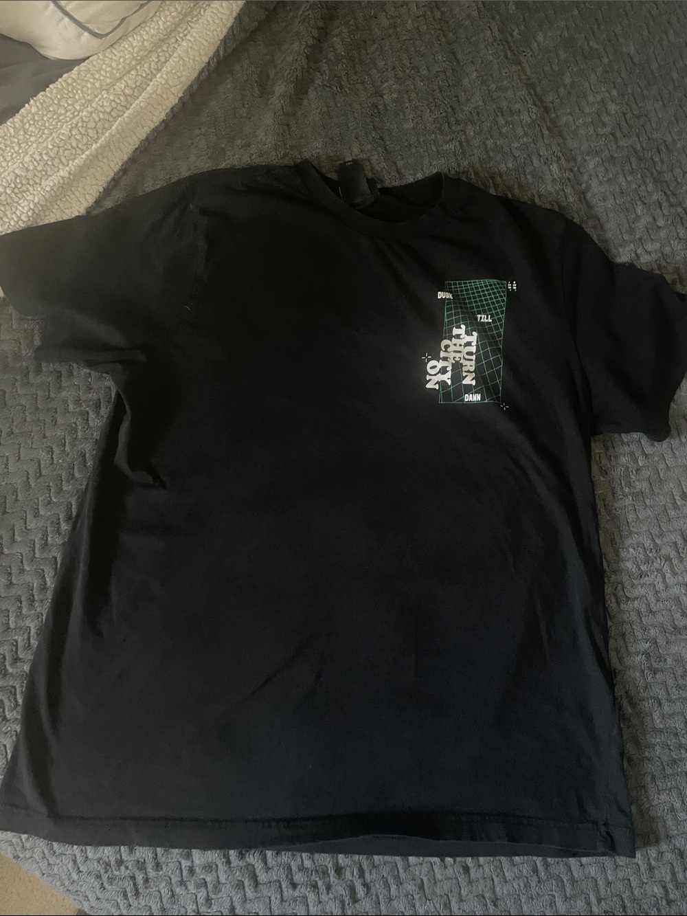 H&M Black Short-Sleeve Graphic Tee with Green Accent